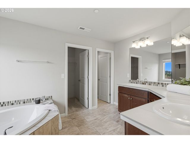 9025 N DOGWOOD St, Camas, WA 98607