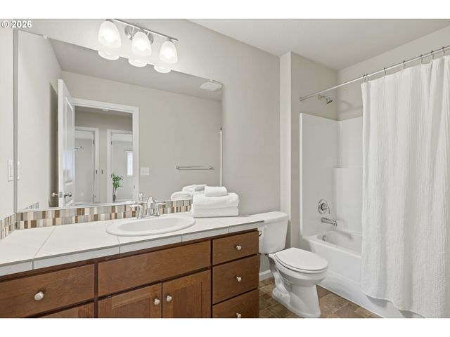 9025 N DOGWOOD St, Camas, WA 98607