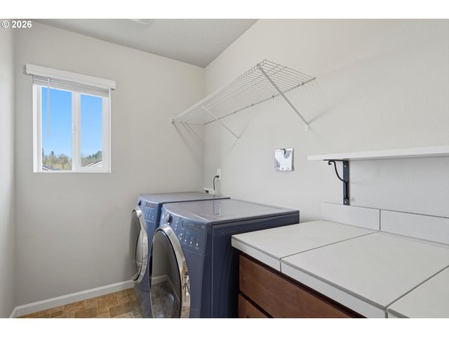 9025 N DOGWOOD St, Camas, WA 98607