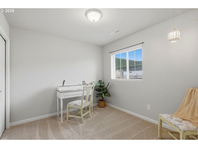 9025 N DOGWOOD St, Camas, WA 98607