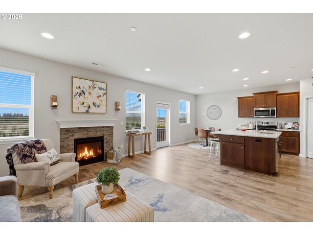 9025 N DOGWOOD St, Camas, WA 98607