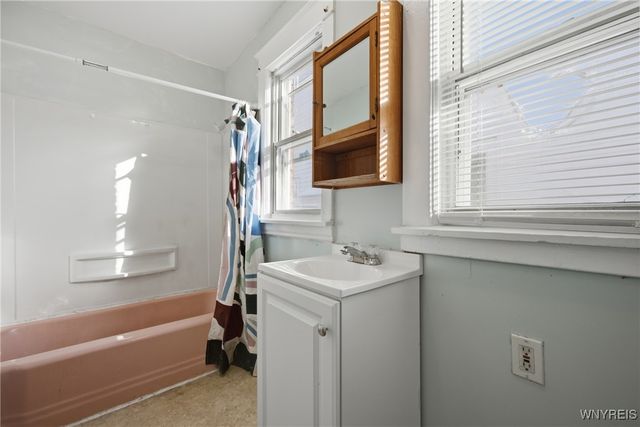 2247 Independence Avenue, Niagara Falls, NY 14301