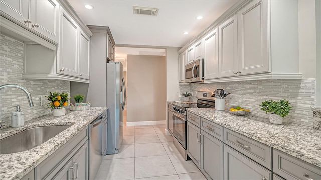 113 WHISPERING SANDS DRIVE V47, Sarasota, FL 34242