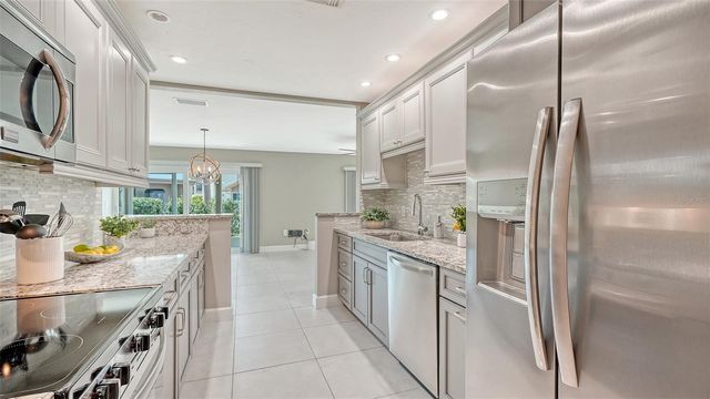 113 WHISPERING SANDS DRIVE V47, Sarasota, FL 34242