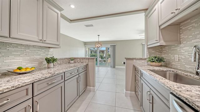 113 WHISPERING SANDS DRIVE V47, Sarasota, FL 34242