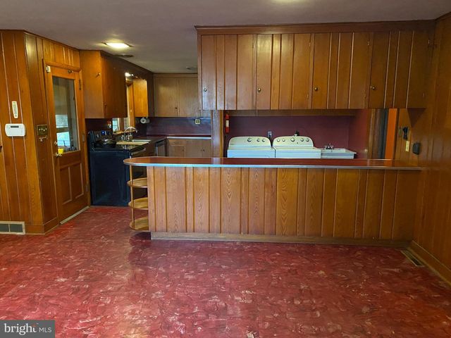 130 W WHITEHALL RD, State College, PA 16801