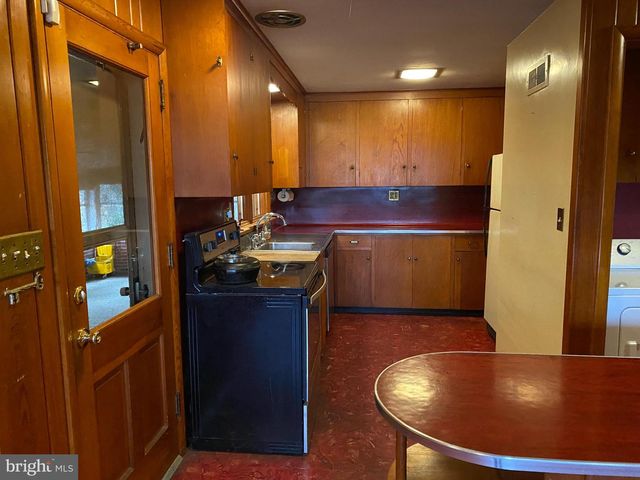 130 W WHITEHALL RD, State College, PA 16801