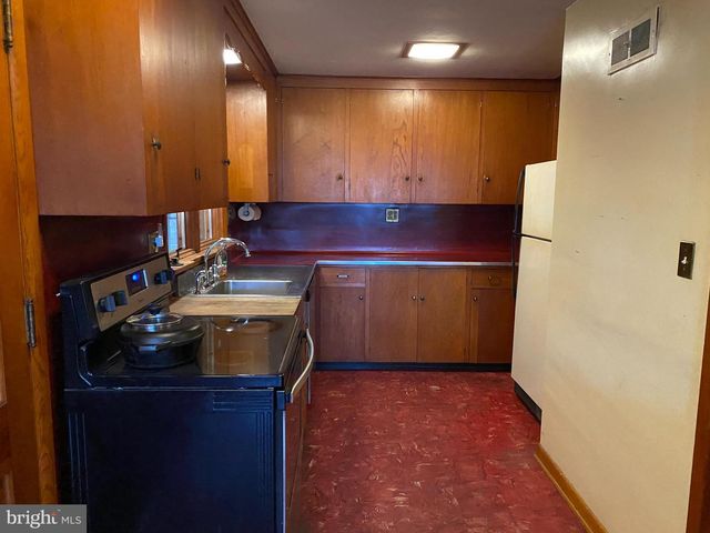 130 W WHITEHALL RD, State College, PA 16801