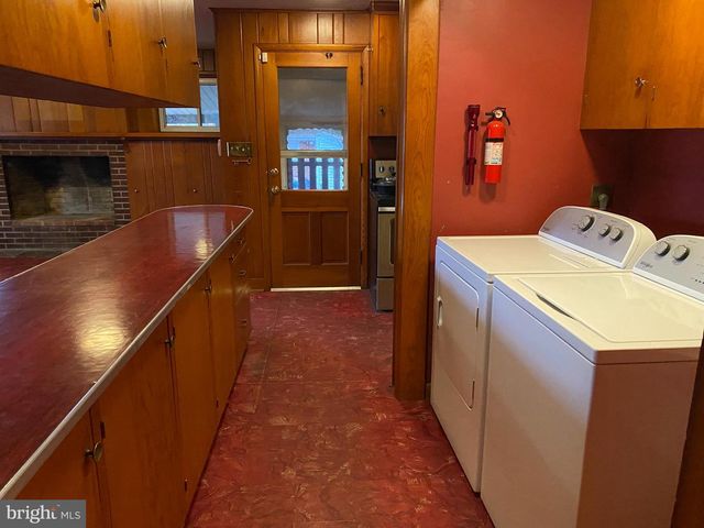 130 W WHITEHALL RD, State College, PA 16801