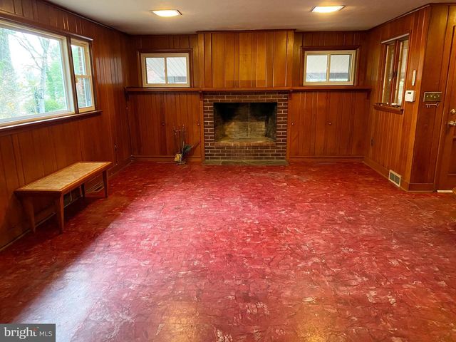 130 W WHITEHALL RD, State College, PA 16801