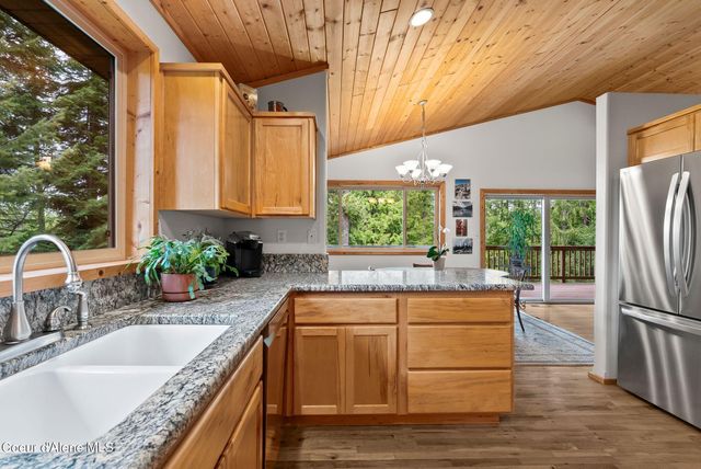 335 Tamarack LN, Sagle, ID 83860