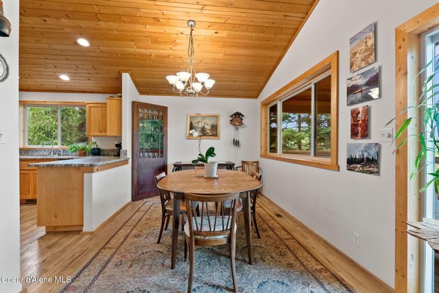 335 Tamarack LN, Sagle, ID 83860