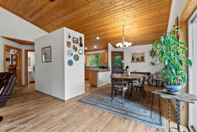 335 Tamarack LN, Sagle, ID 83860