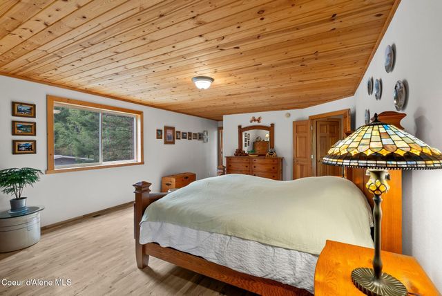 335 Tamarack LN, Sagle, ID 83860