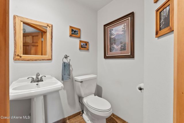 335 Tamarack LN, Sagle, ID 83860