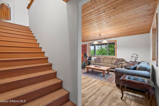 335 Tamarack LN, Sagle, ID 83860