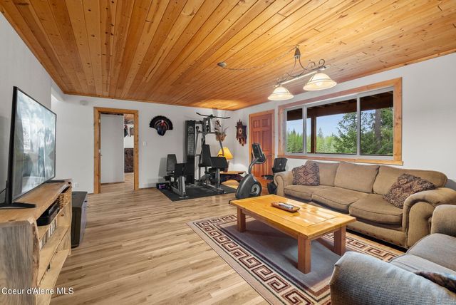 335 Tamarack LN, Sagle, ID 83860