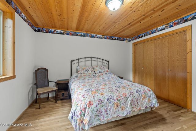 335 Tamarack LN, Sagle, ID 83860