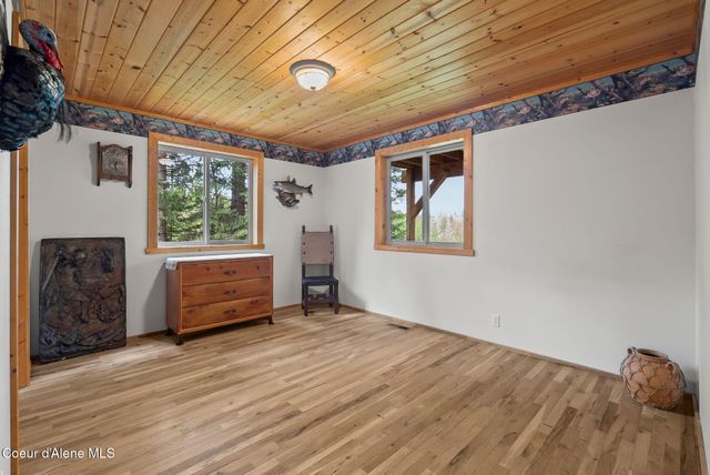 335 Tamarack LN, Sagle, ID 83860