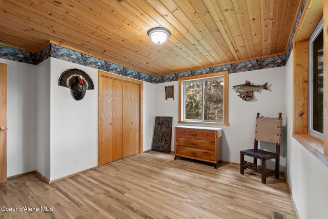 335 Tamarack LN, Sagle, ID 83860