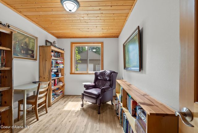 335 Tamarack LN, Sagle, ID 83860