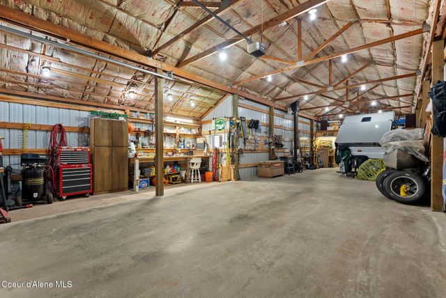 335 Tamarack LN, Sagle, ID 83860