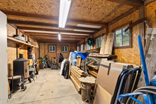 335 Tamarack LN, Sagle, ID 83860