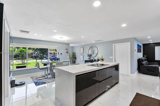 7501 NW 42nd St, Coral Springs, FL 33065