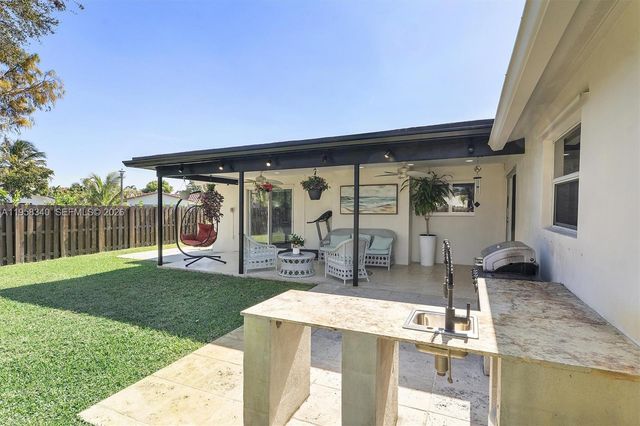 7501 NW 42nd St, Coral Springs, FL 33065