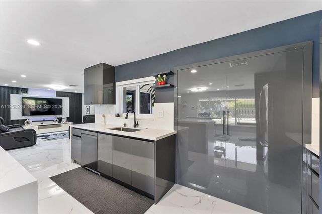 7501 NW 42nd St, Coral Springs, FL 33065