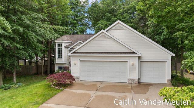 11035 Timberline Drive, Allendale, MI 49401
