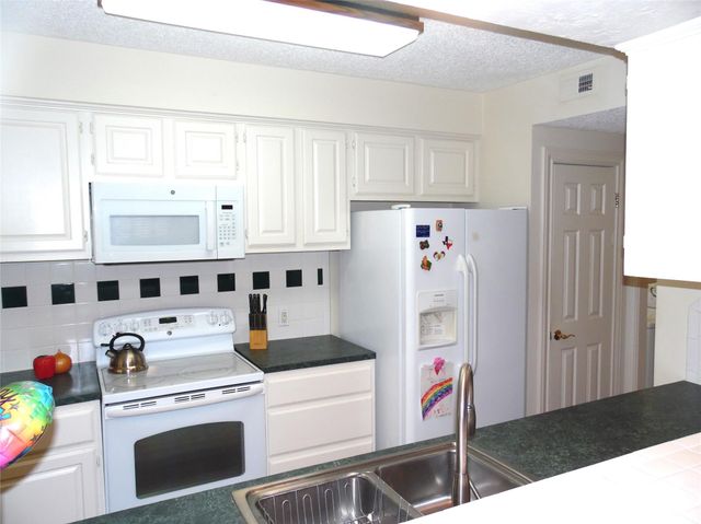 14655 Champion Forest Drive 805, Houston, TX 77069