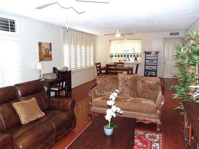 14655 Champion Forest Drive 805, Houston, TX 77069