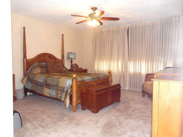 14655 Champion Forest Drive 805, Houston, TX 77069