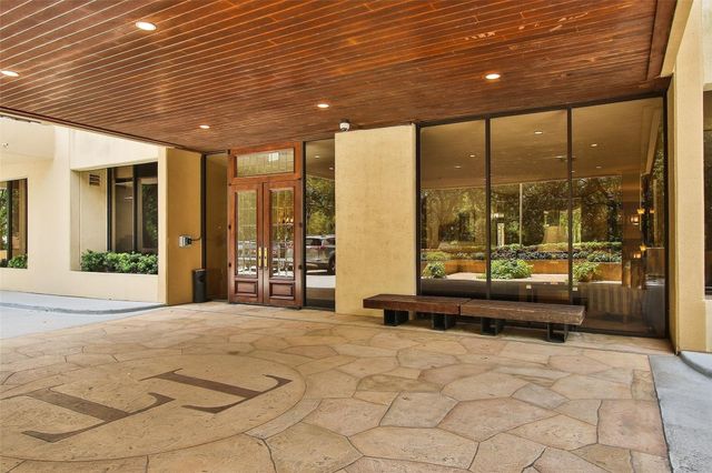 14655 Champion Forest Drive 805, Houston, TX 77069