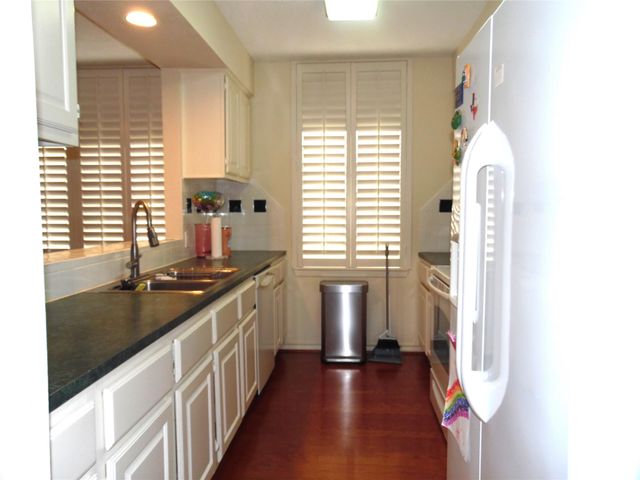 14655 Champion Forest Drive 805, Houston, TX 77069