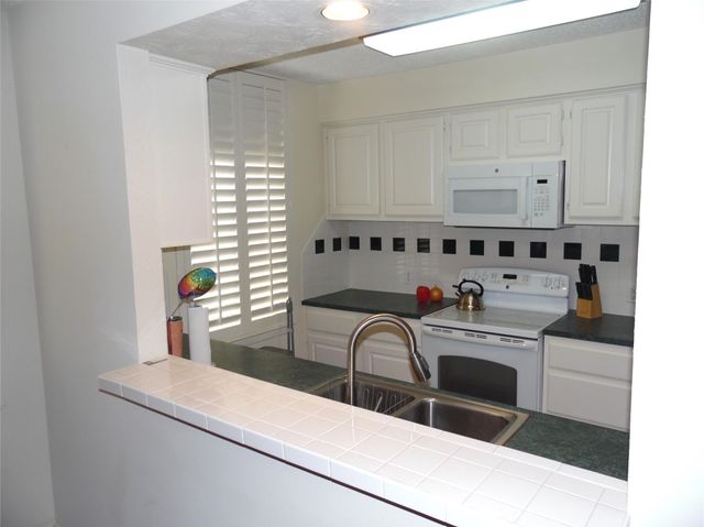 14655 Champion Forest Drive 805, Houston, TX 77069