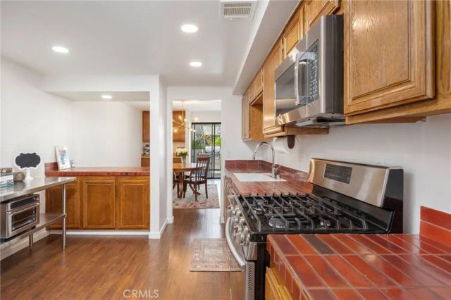 15325 Magnolia Boulevard Boulevard 103, Sherman Oaks, CA 91403