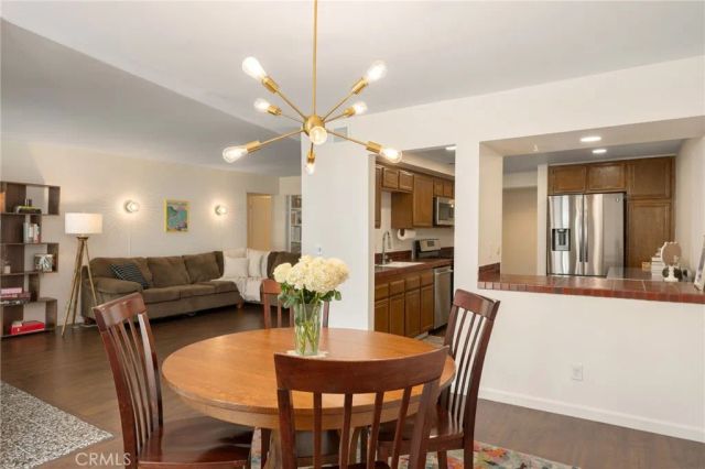 15325 Magnolia Boulevard Boulevard 103, Sherman Oaks, CA 91403