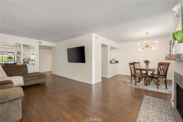15325 Magnolia Boulevard Boulevard 103, Sherman Oaks, CA 91403