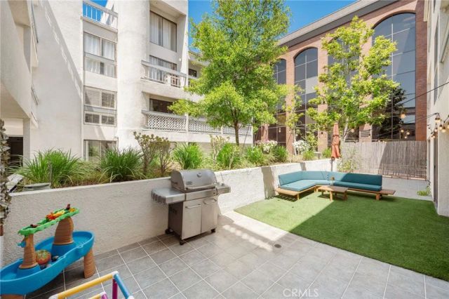 15325 Magnolia Boulevard Boulevard 103, Sherman Oaks, CA 91403
