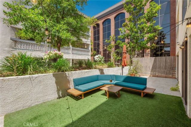 15325 Magnolia Boulevard Boulevard 103, Sherman Oaks, CA 91403