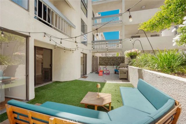 15325 Magnolia Boulevard Boulevard 103, Sherman Oaks, CA 91403