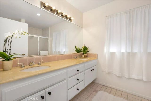 15325 Magnolia Boulevard Boulevard 103, Sherman Oaks, CA 91403