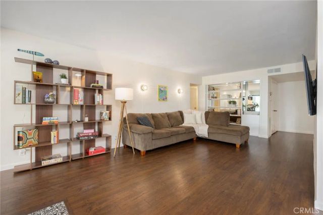 15325 Magnolia Boulevard Boulevard 103, Sherman Oaks, CA 91403