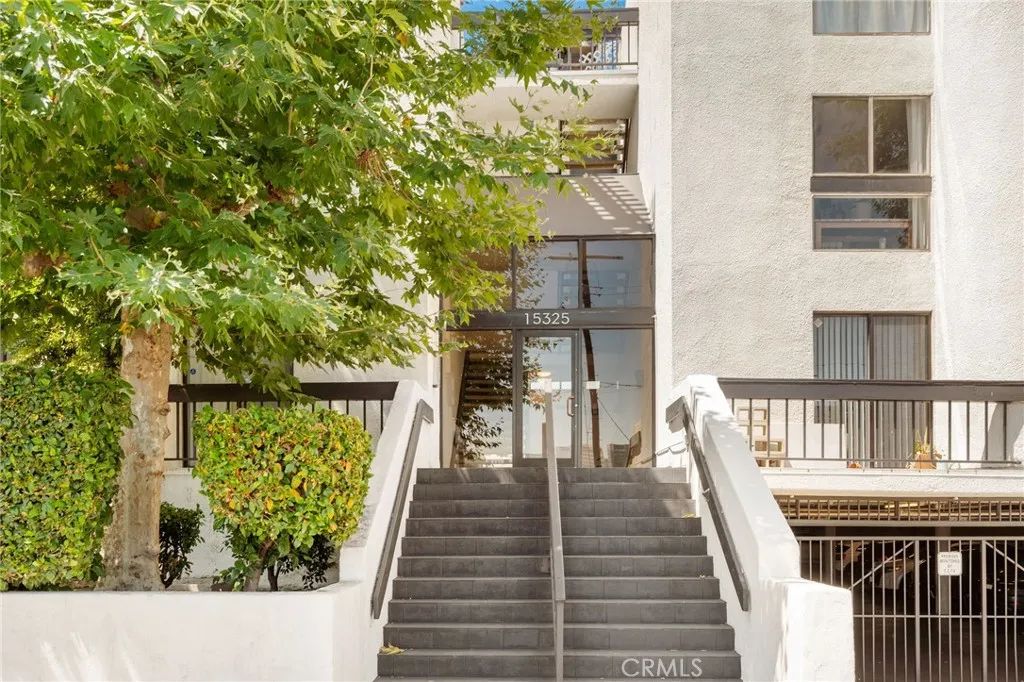 15325 Magnolia Boulevard Boulevard 103, Sherman Oaks, CA 91403