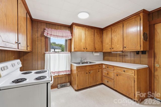 209 Virginia Avenue, Marion, NC 28752