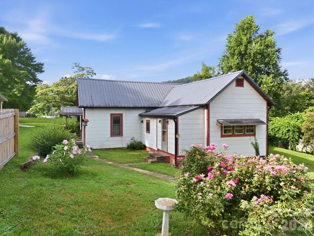 209 Virginia Avenue, Marion, NC 28752