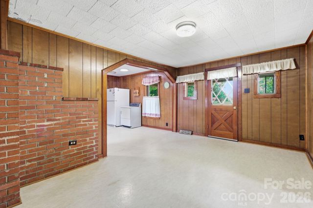 209 Virginia Avenue, Marion, NC 28752