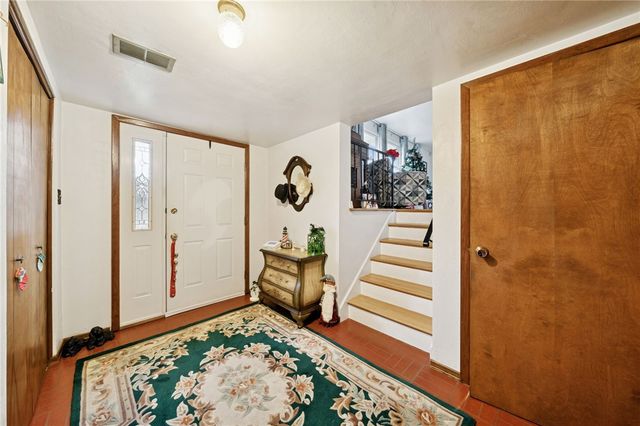 140 Possum Hollow Rd, Hempfield Twp, PA 15601